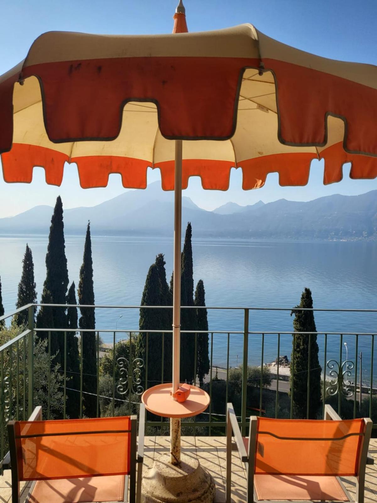 Wonderful Lake View Apartments With Pool With Breakfast Gardasee Torri Del Benaco Buitenkant foto