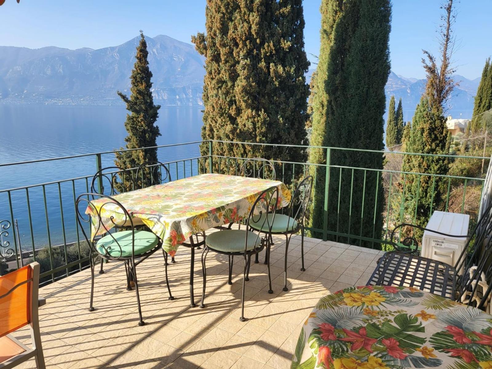 Wonderful Lake View Apartments With Pool With Breakfast Gardasee Torri Del Benaco Buitenkant foto