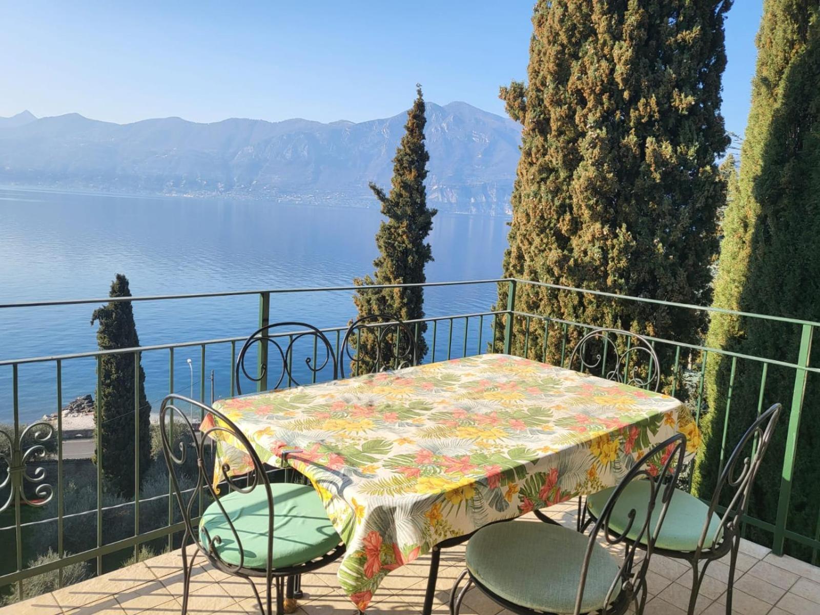 Wonderful Lake View Apartments With Pool With Breakfast Gardasee Torri Del Benaco Buitenkant foto