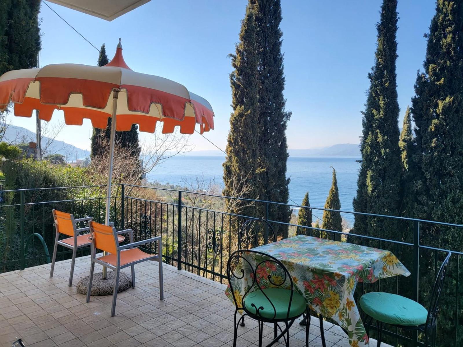 Wonderful Lake View Apartments With Pool With Breakfast Gardasee Torri Del Benaco Buitenkant foto