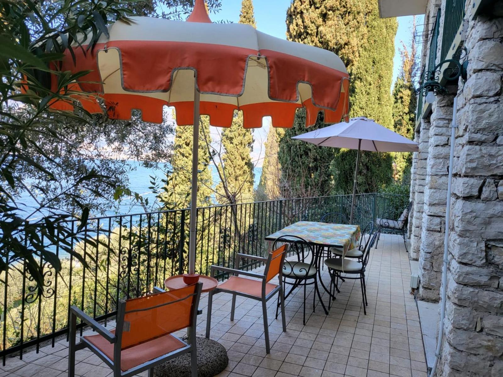 Wonderful Lake View Apartments With Pool With Breakfast Gardasee Torri Del Benaco Buitenkant foto