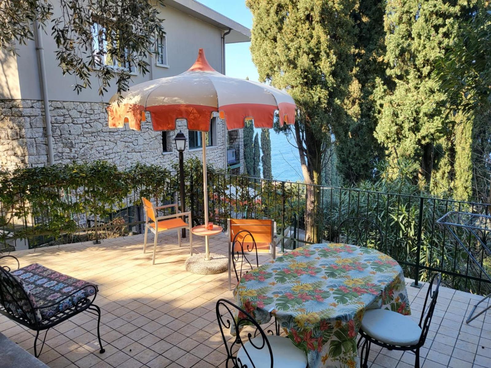 Wonderful Lake View Apartments With Pool With Breakfast Gardasee Torri Del Benaco Buitenkant foto