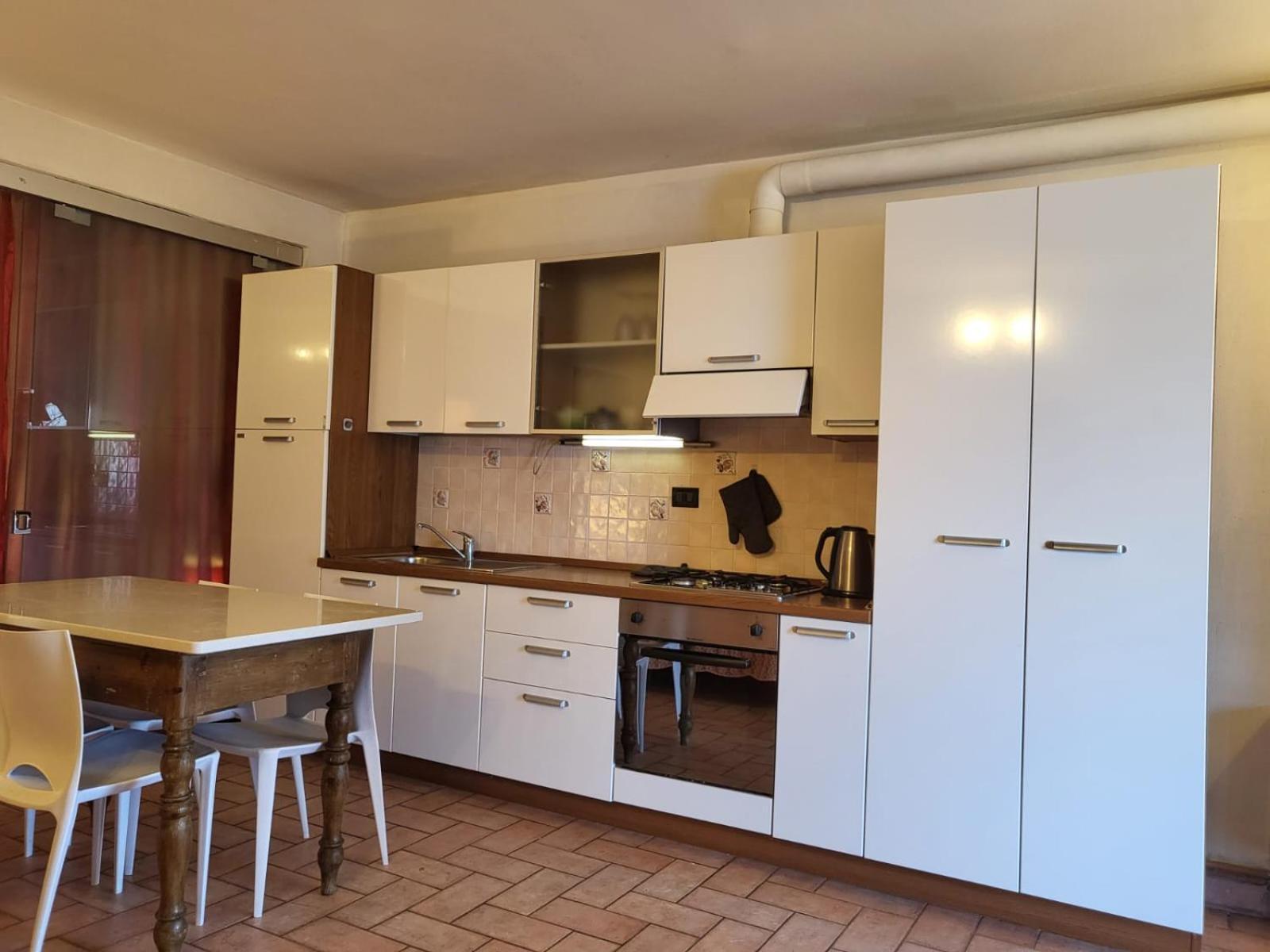 Wonderful Lake View Apartments With Pool With Breakfast Gardasee Torri Del Benaco Buitenkant foto