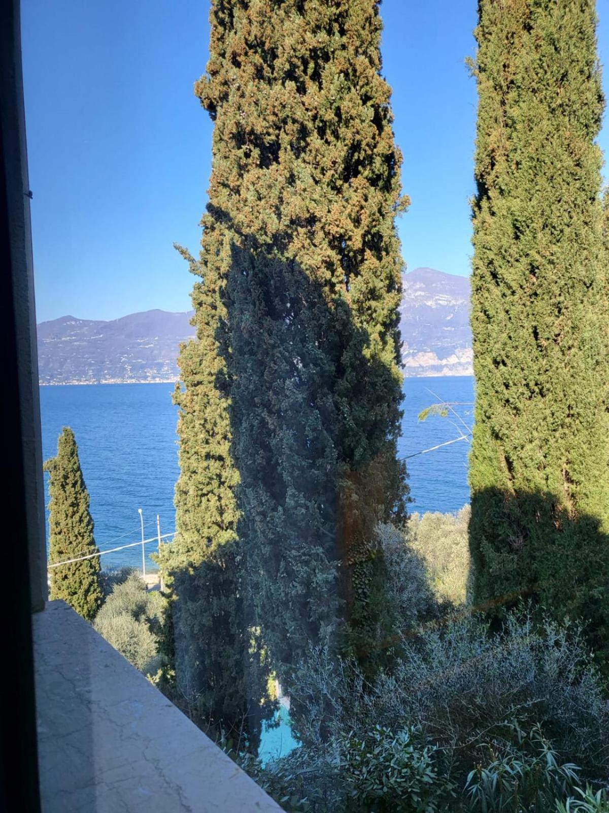 Wonderful Lake View Apartments With Pool With Breakfast Gardasee Torri Del Benaco Buitenkant foto