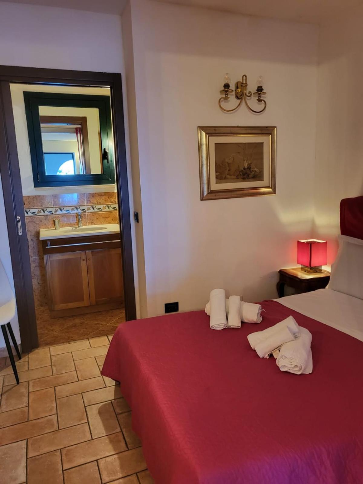 Wonderful Lake View Apartments With Pool With Breakfast Gardasee Torri Del Benaco Buitenkant foto