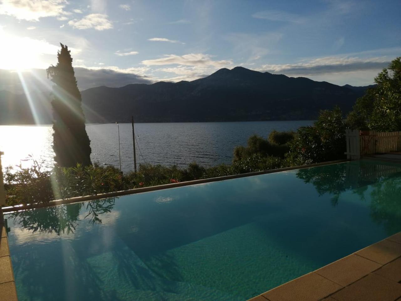 Wonderful Lake View Apartments With Pool With Breakfast Gardasee Torri Del Benaco Buitenkant foto