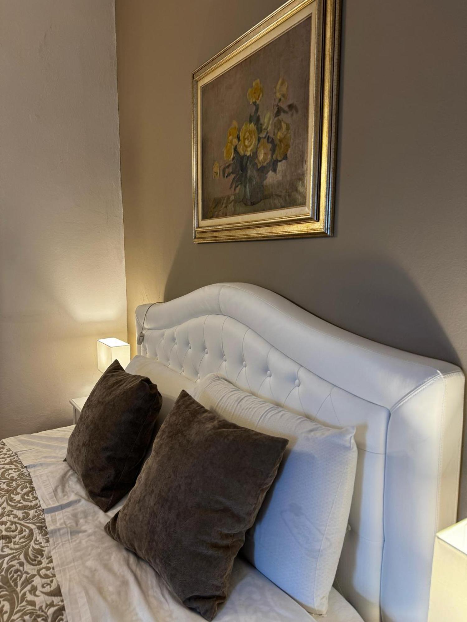 Wonderful Lake View Apartments With Pool With Breakfast Gardasee Torri Del Benaco Buitenkant foto