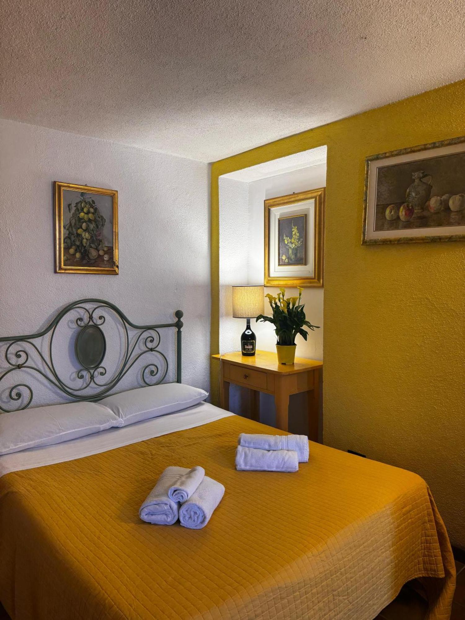Wonderful Lake View Apartments With Pool With Breakfast Gardasee Torri Del Benaco Buitenkant foto