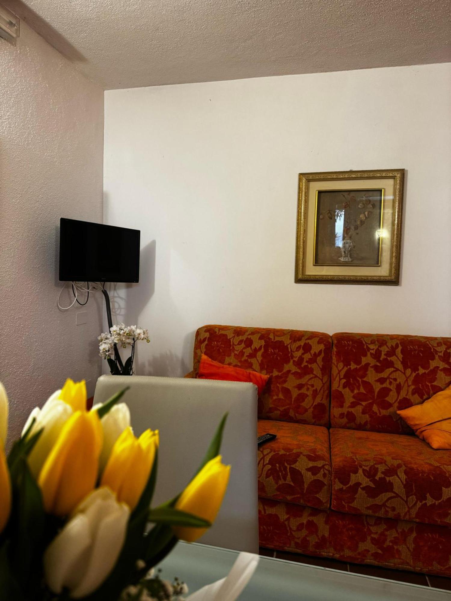 Wonderful Lake View Apartments With Pool With Breakfast Gardasee Torri Del Benaco Buitenkant foto