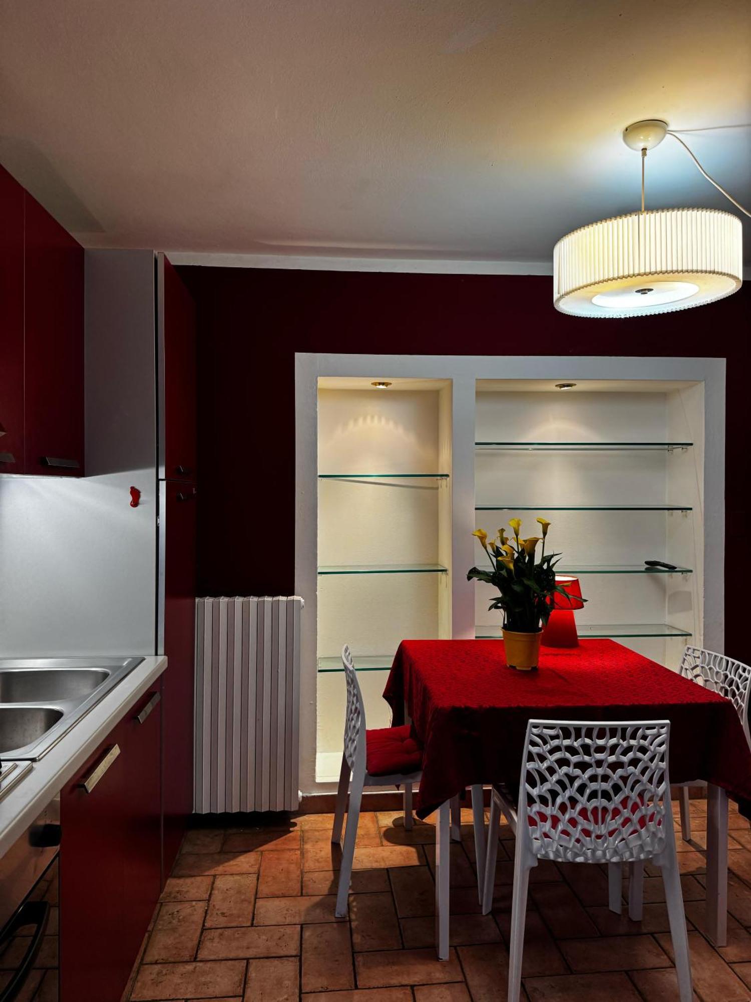 Wonderful Lake View Apartments With Pool With Breakfast Gardasee Torri Del Benaco Buitenkant foto