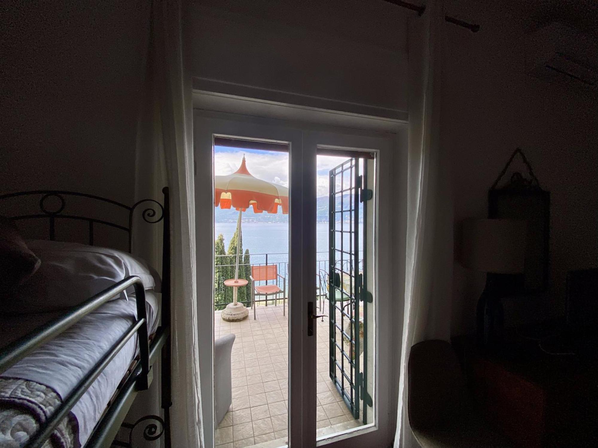 Wonderful Lake View Apartments With Pool With Breakfast Gardasee Torri Del Benaco Buitenkant foto