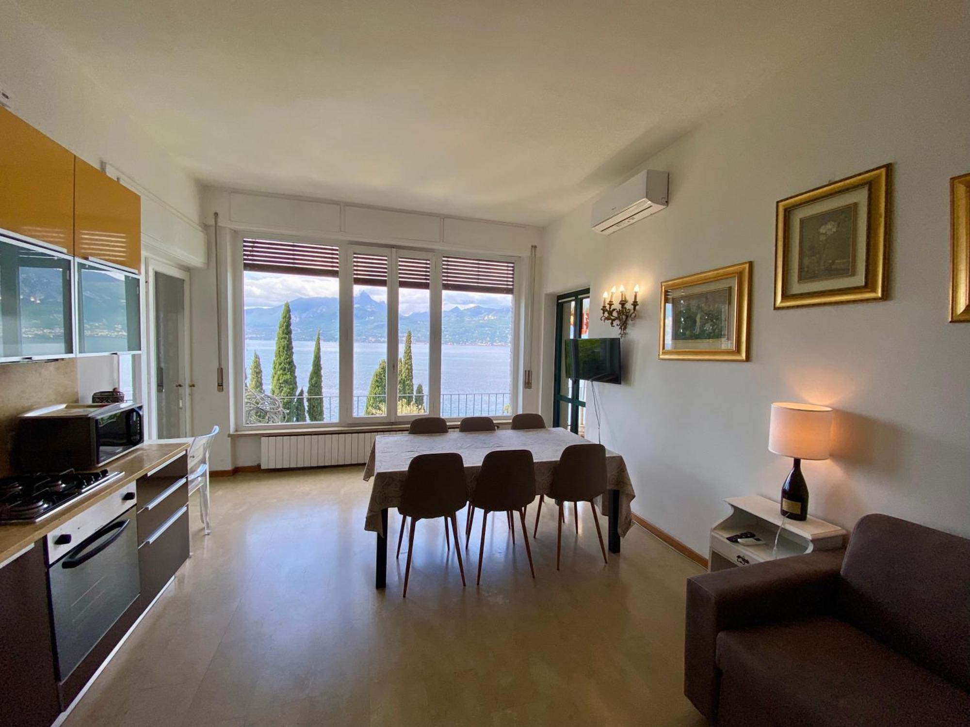 Wonderful Lake View Apartments With Pool With Breakfast Gardasee Torri Del Benaco Buitenkant foto