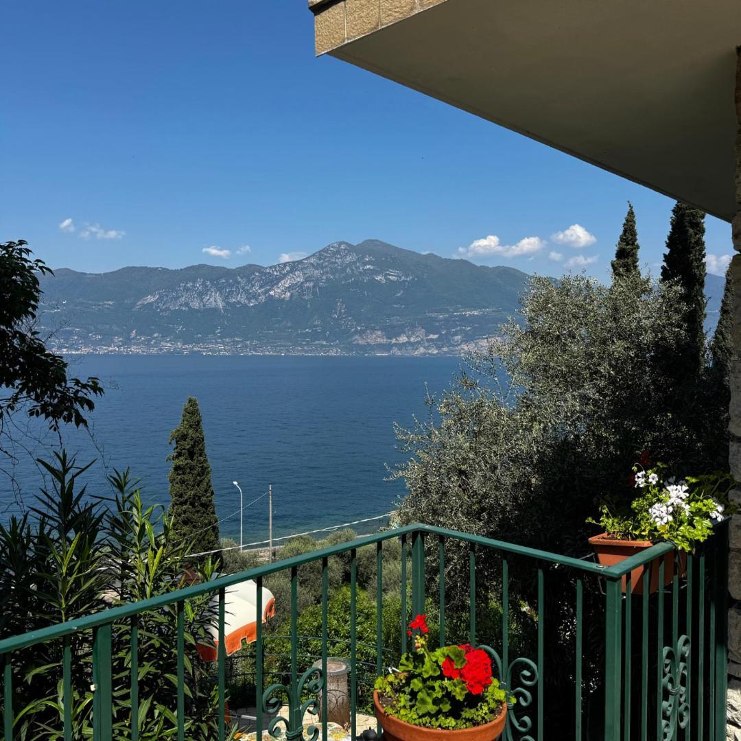 Wonderful Lake View Apartments With Pool With Breakfast Gardasee Torri Del Benaco Buitenkant foto