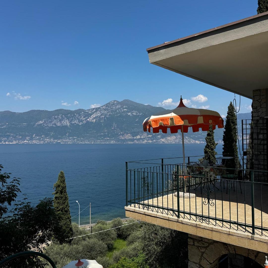Wonderful Lake View Apartments With Pool With Breakfast Gardasee Torri Del Benaco Buitenkant foto